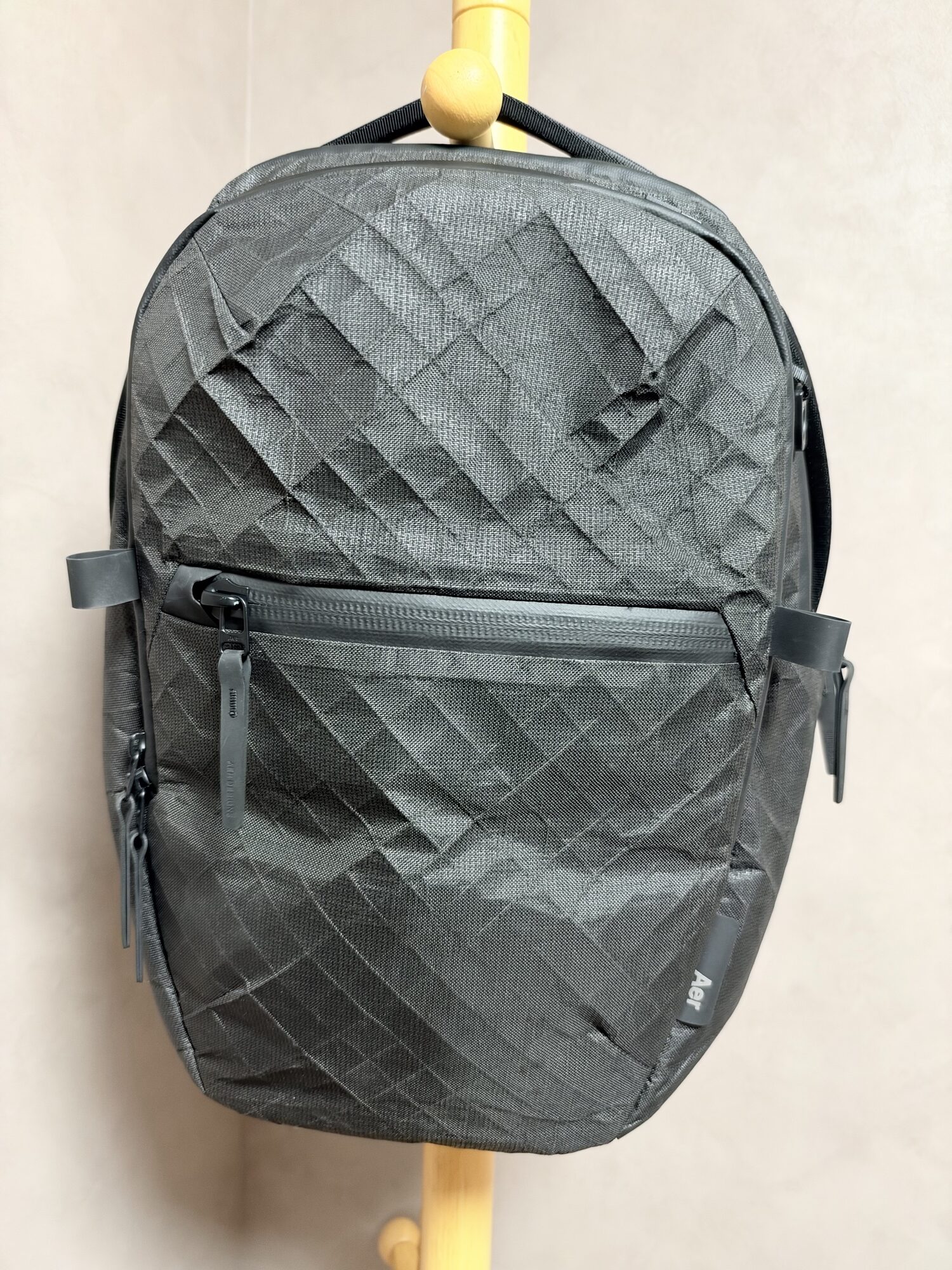 運営者所有のAer City Pack 2 Ultra 16L。UltraWeave™ Ultra400Xを使ったバックパックの例