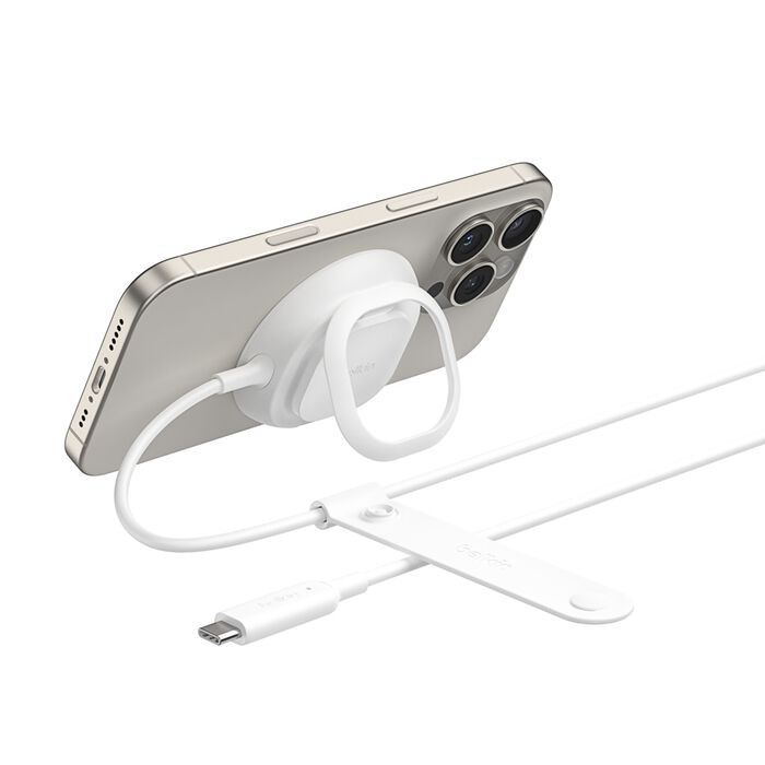 Belkin UltraCharge Qi2 25W マグネット式充電器の装着例・公式画像