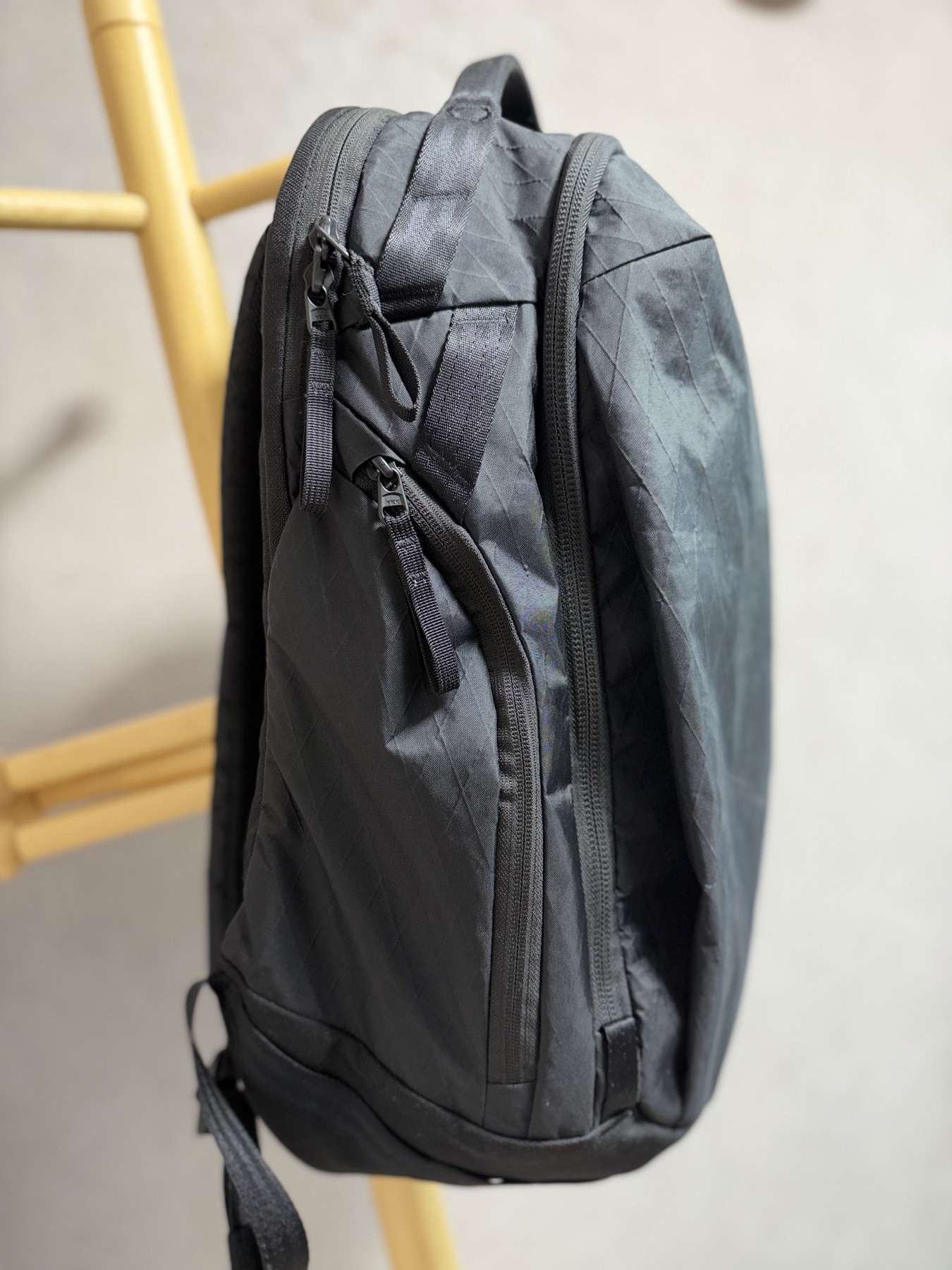 Able Carry Max EDCのX-Pac生地と側面の形