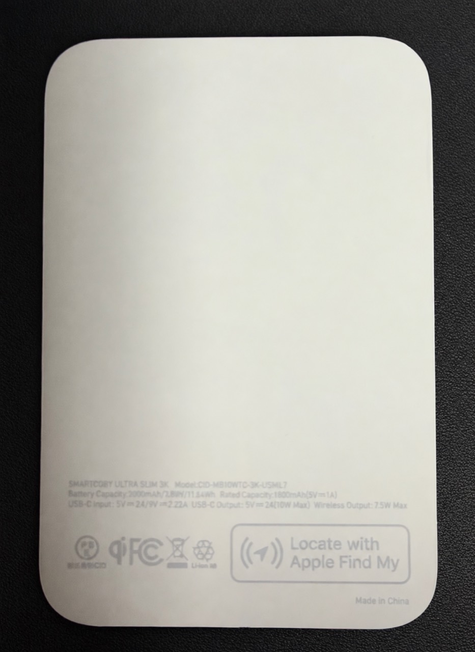 SMARTCOBY ULTRA SLIM 3Kの背面とAppleの「探す」表示