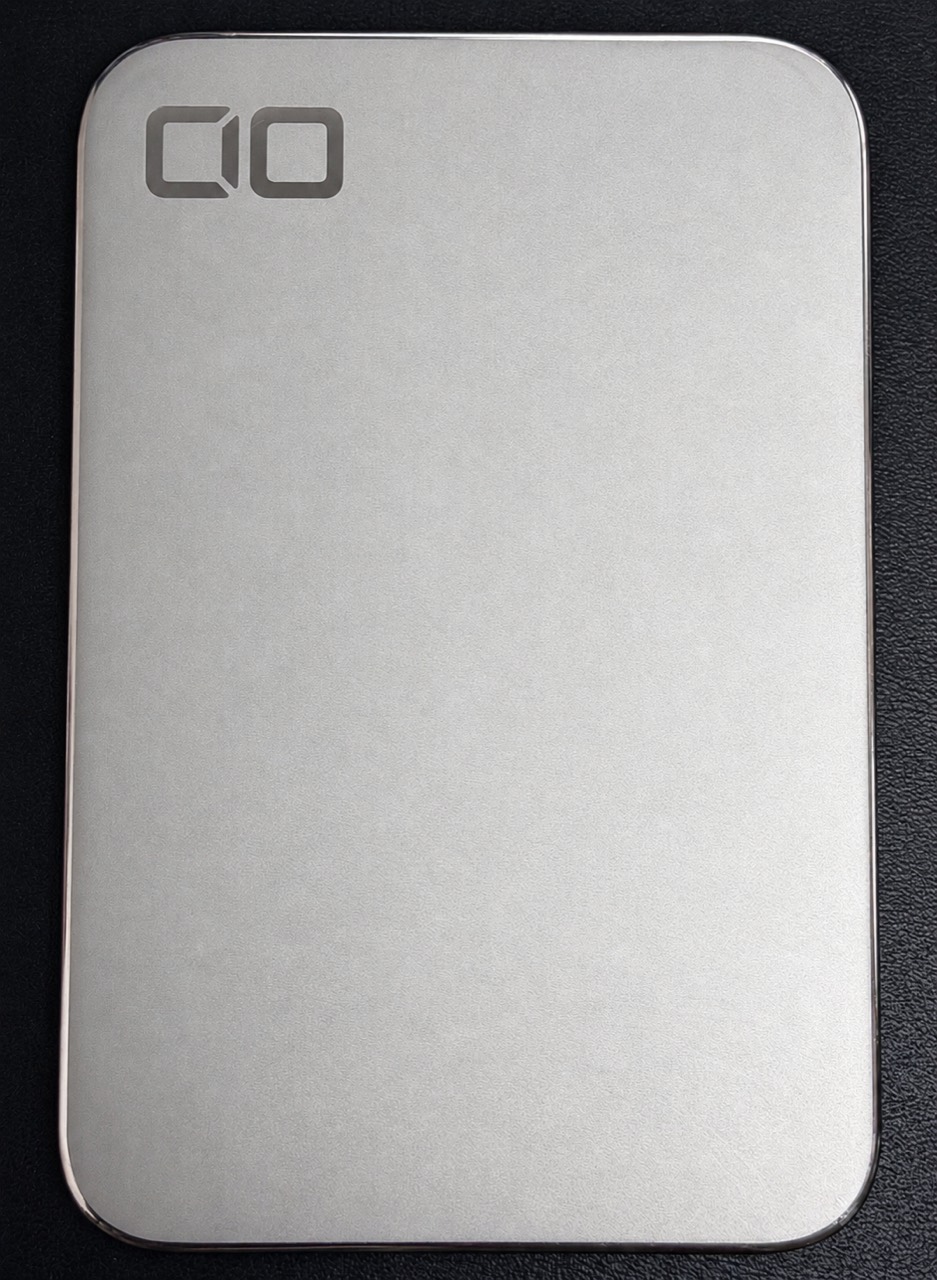 シルバーのSMARTCOBY ULTRA SLIM 3Kの表面