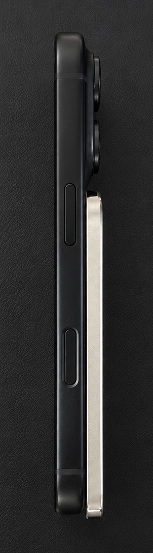 iPhone 18 Proに装着したSMARTCOBY ULTRA SLIM 3Kの側面