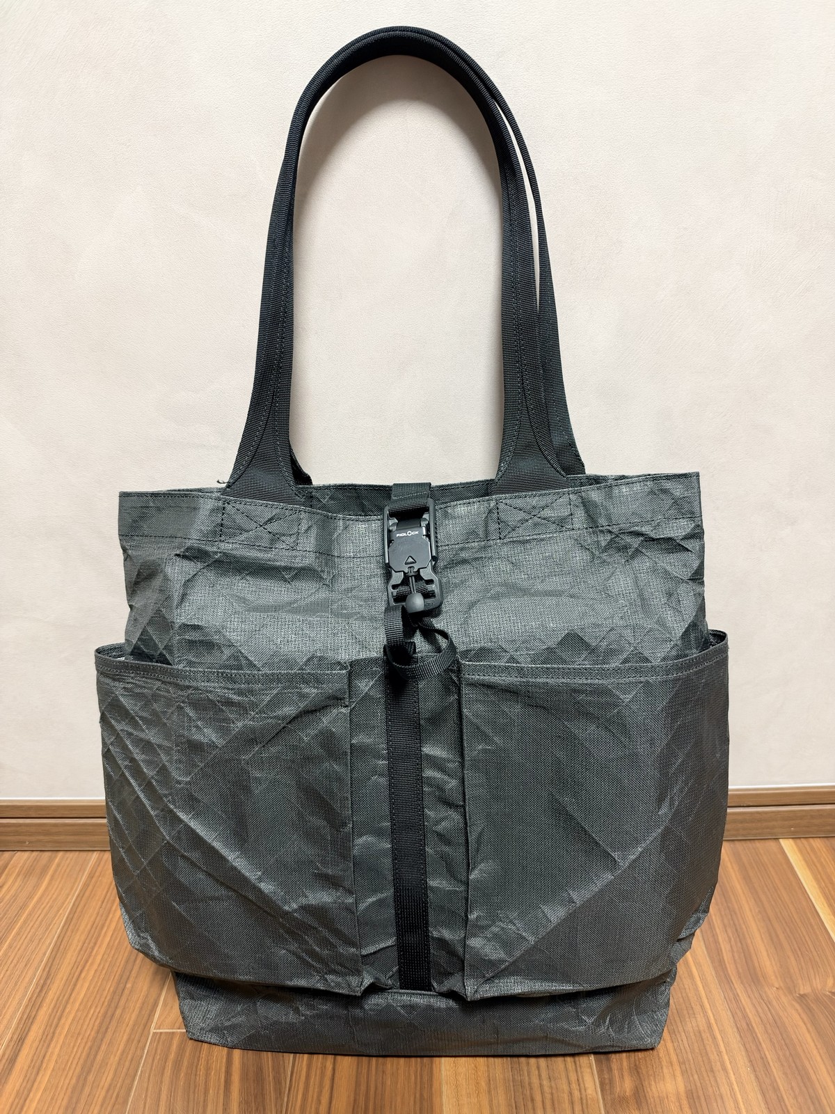 Aer Simple Tote Ultra・ブラックの正面