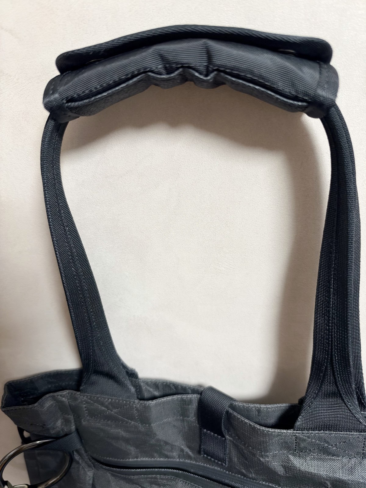 Simple Toteの持ち手に付けたショルダーパッド
