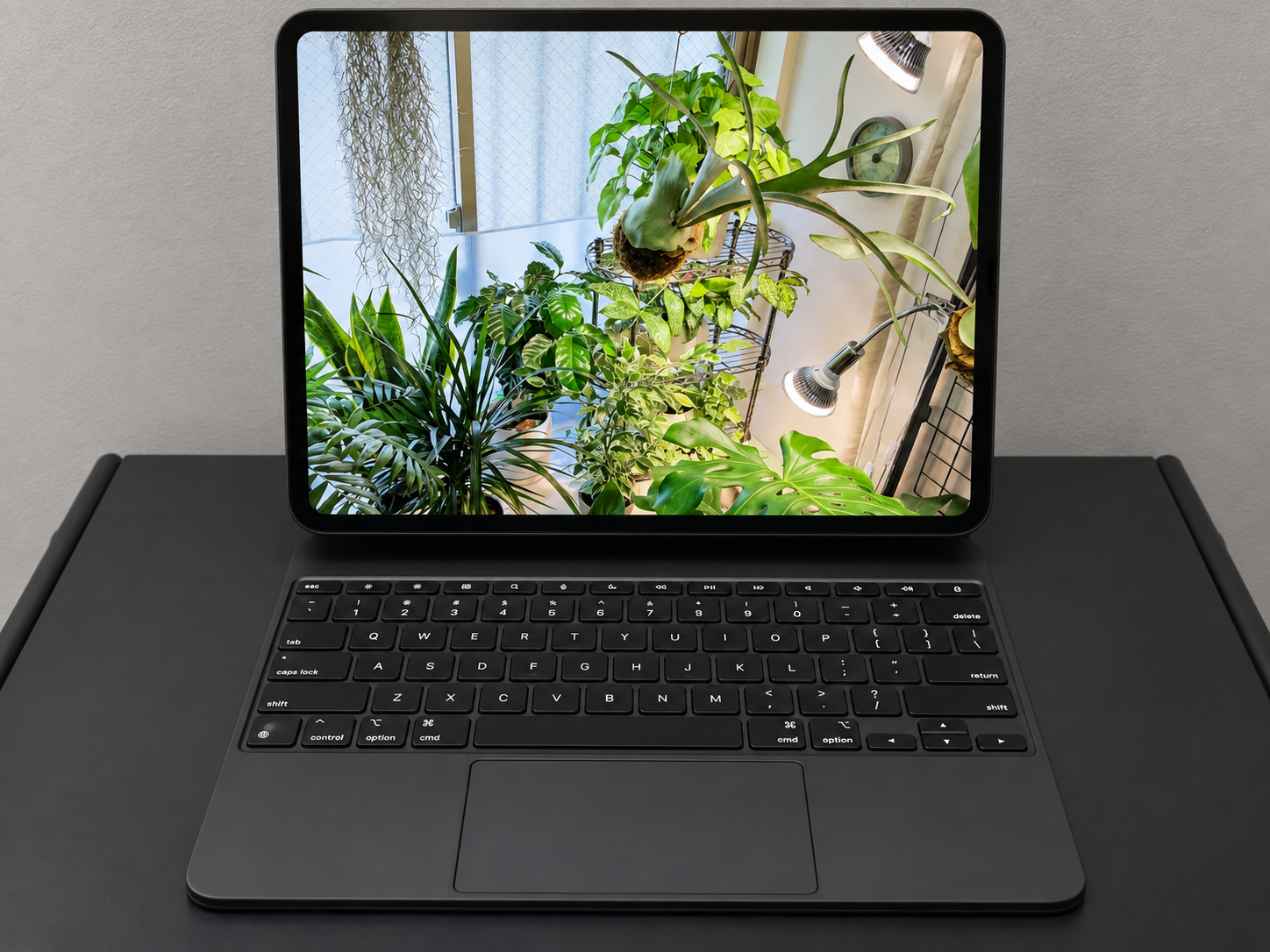 キーボードを取り付けた私のiPad Pro(M4)13インチ