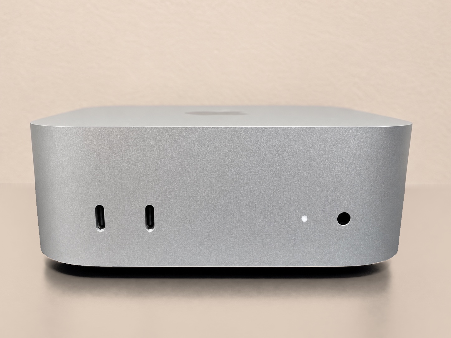 Mac mini M6の前面端子