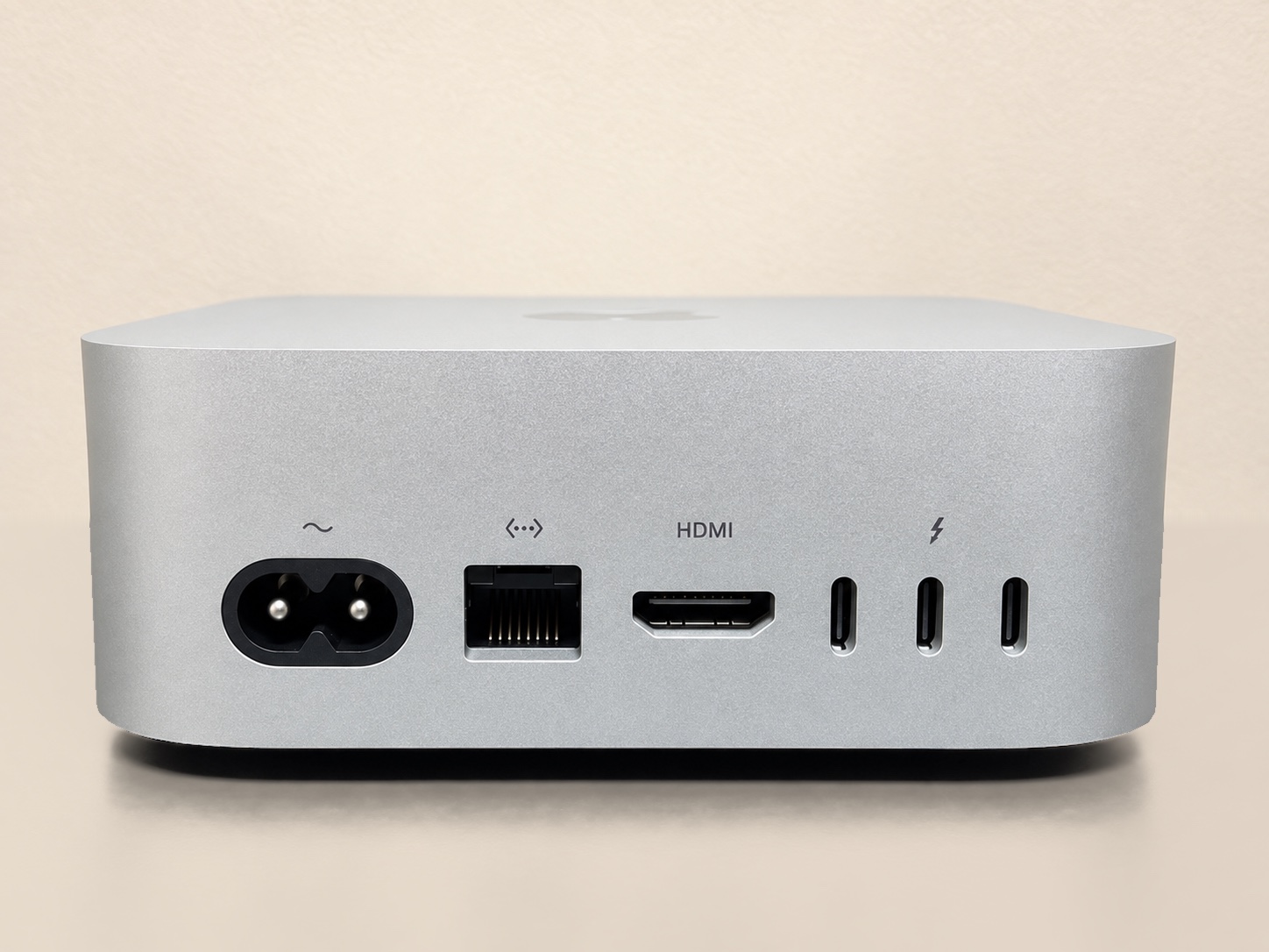 Mac mini M6の背面端子